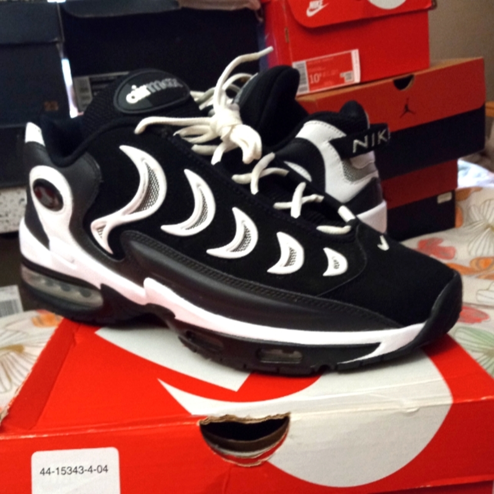 Nike air metal max sneakers blk/white size 11